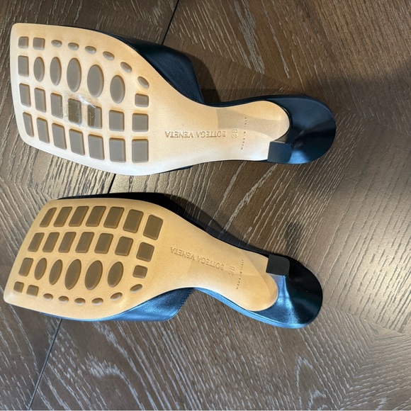 Bottega Veneta Leather Mules - Picture 3 of 6